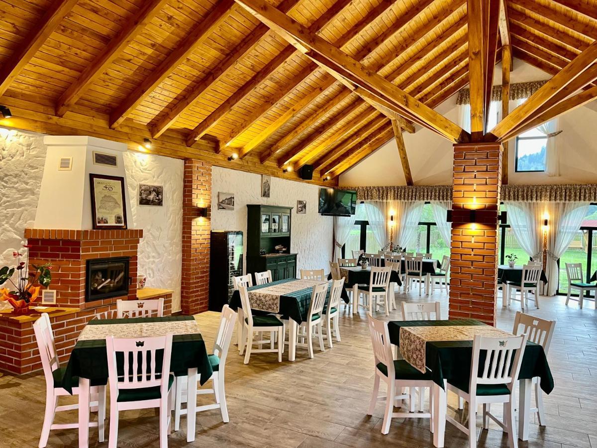 Biotour Camping & Restaurant Ghimeş-Făget Buitenkant foto