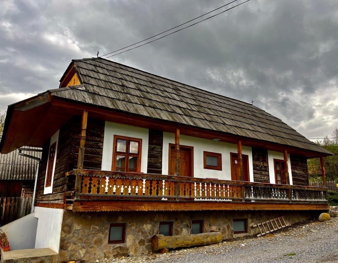 Biotour Camping & Restaurant Ghimeş-Făget Buitenkant foto
