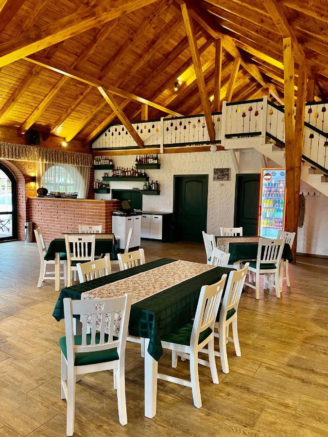 Biotour Camping & Restaurant Ghimeş-Făget Buitenkant foto