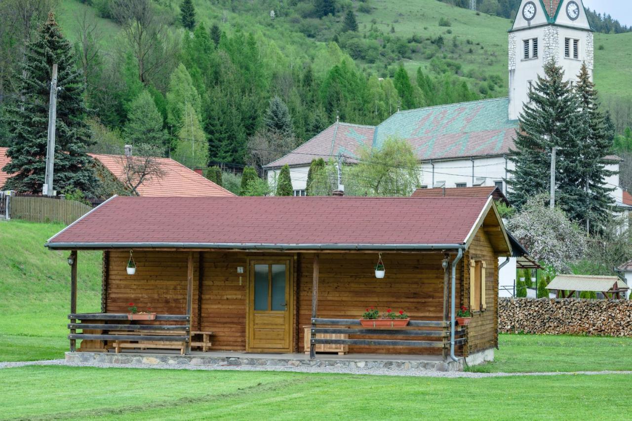 Biotour Camping & Restaurant Ghimeş-Făget Buitenkant foto