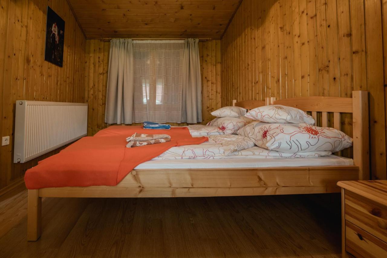 Biotour Camping & Restaurant Ghimeş-Făget Buitenkant foto