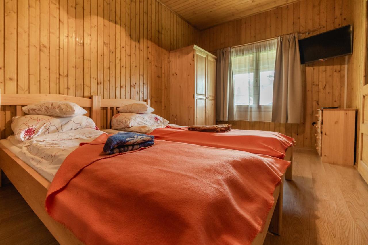 Biotour Camping & Restaurant Ghimeş-Făget Buitenkant foto