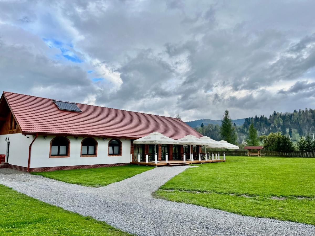 Biotour Camping & Restaurant Ghimeş-Făget Buitenkant foto