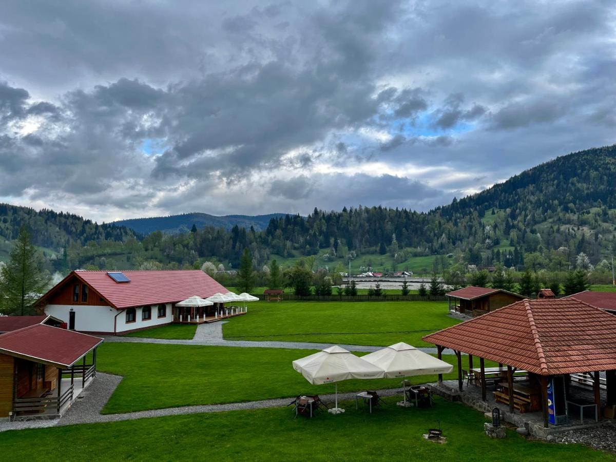 Biotour Camping & Restaurant Ghimeş-Făget Buitenkant foto