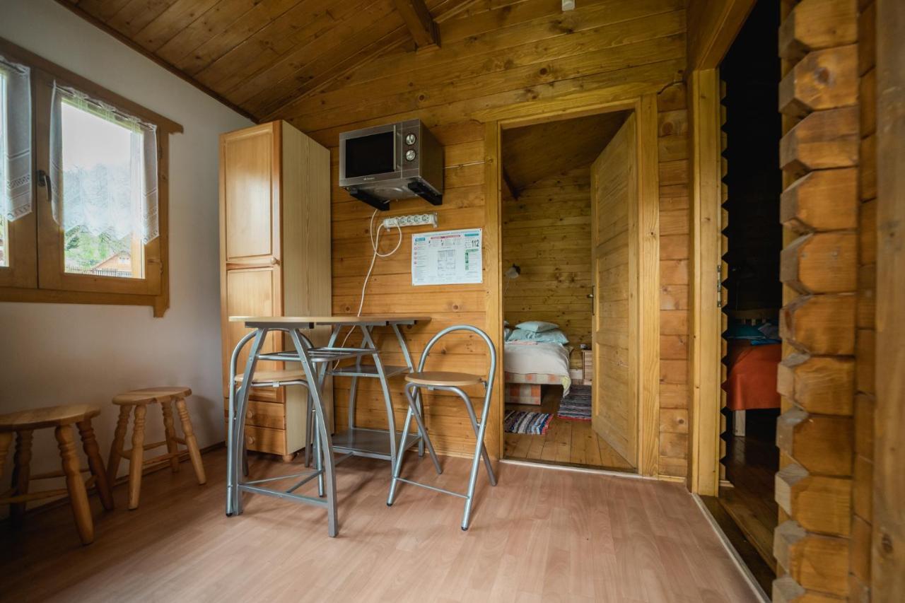 Biotour Camping & Restaurant Ghimeş-Făget Buitenkant foto