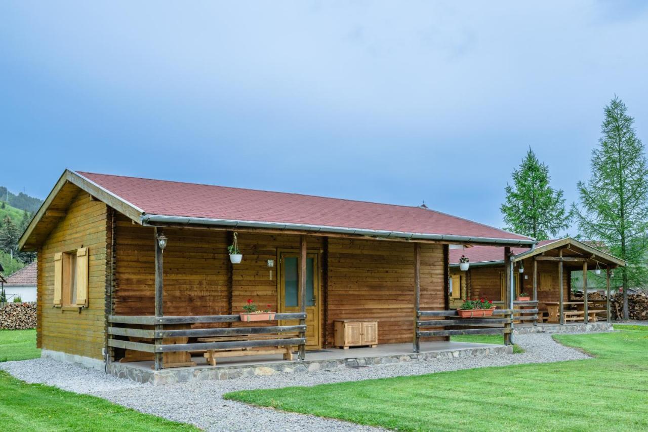 Biotour Camping & Restaurant Ghimeş-Făget Buitenkant foto