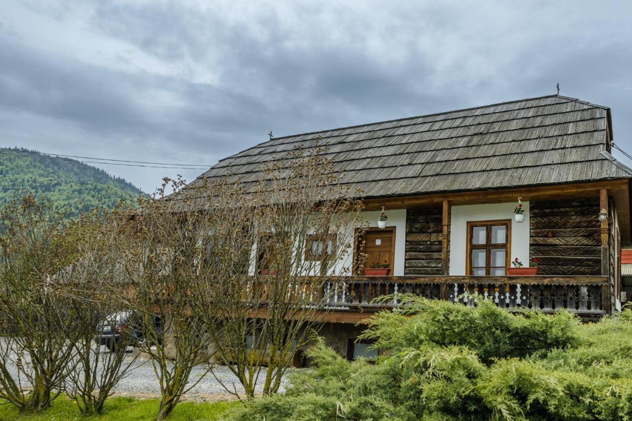 Biotour Camping & Restaurant Ghimeş-Făget Buitenkant foto