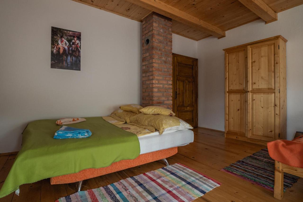 Biotour Camping & Restaurant Ghimeş-Făget Buitenkant foto