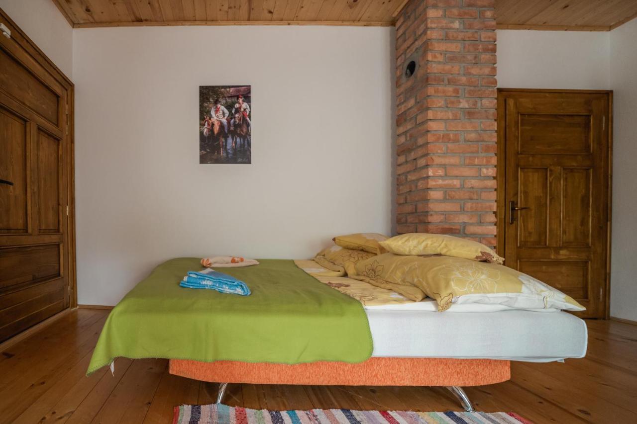 Biotour Camping & Restaurant Ghimeş-Făget Buitenkant foto