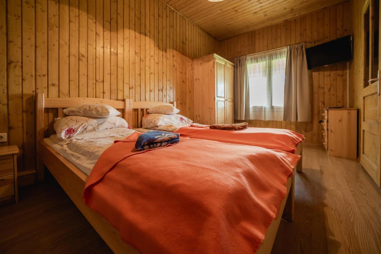 Biotour Camping & Restaurant Ghimeş-Făget Buitenkant foto