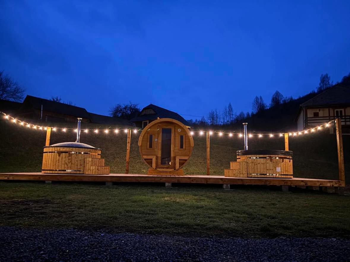 Biotour Camping & Restaurant Ghimeş-Făget Buitenkant foto